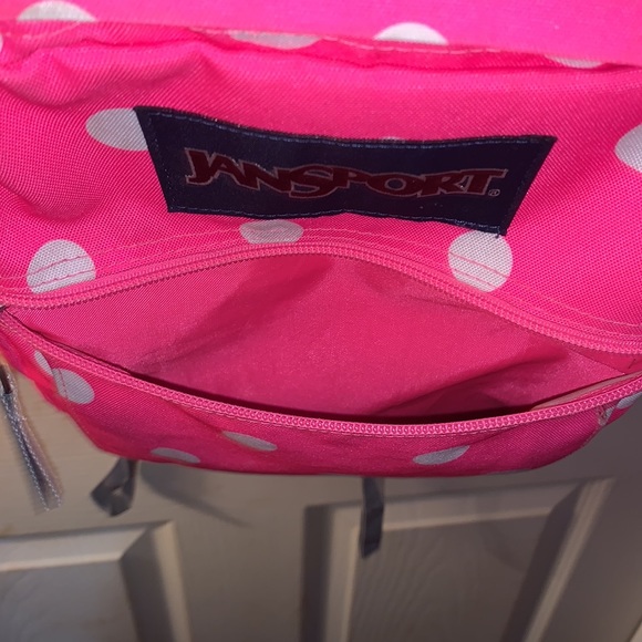 Jansport large backpack with 4 zippered areas to hold a lot. Key & bottle too - Picture 12 of 12